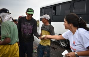 Grupo Alivensa hace entrega de arepas en Vertedero Municipal